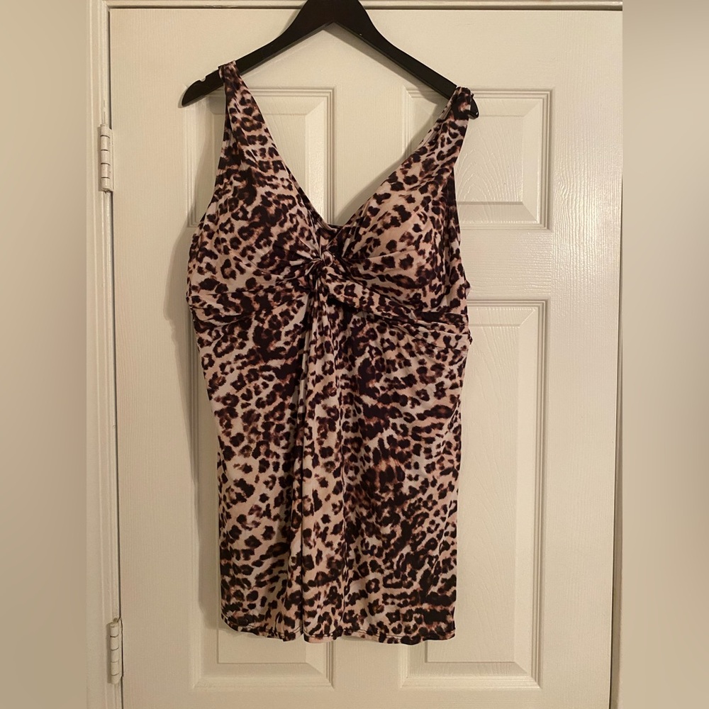 Swimsuits for All. Women’s One Piece Leopard Print. NWT. Size 22. Plus.